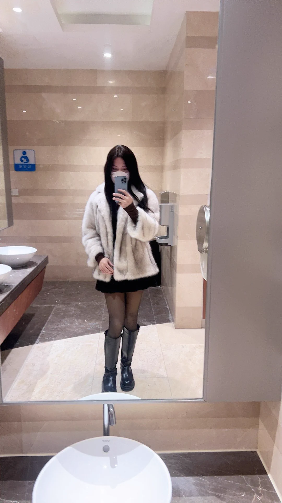 皮草加短裙冬天最辣的装扮 https://t.co/MbdUOj30Sn