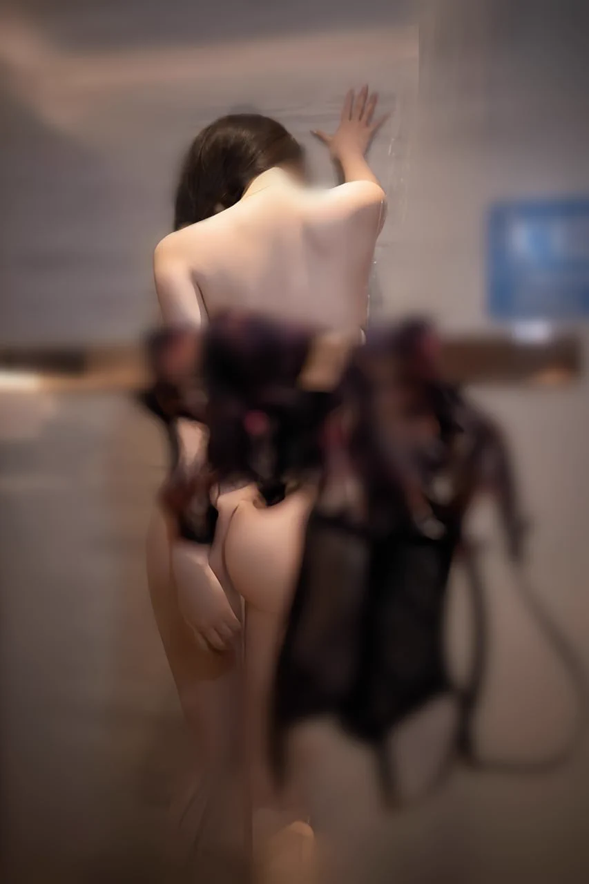 到酒店啦~怪不得酒店前台看我们的眼神怪怪的，定错房间定了情侣套房了🥹....卫生间都是透明的，洗个澡的功夫被姐妹偷拍了几张。换做是你会不会只是偷拍呢🫣关注私信我聊聊，合适的话下次换你来~ https://t.co/PwXAbleY3e