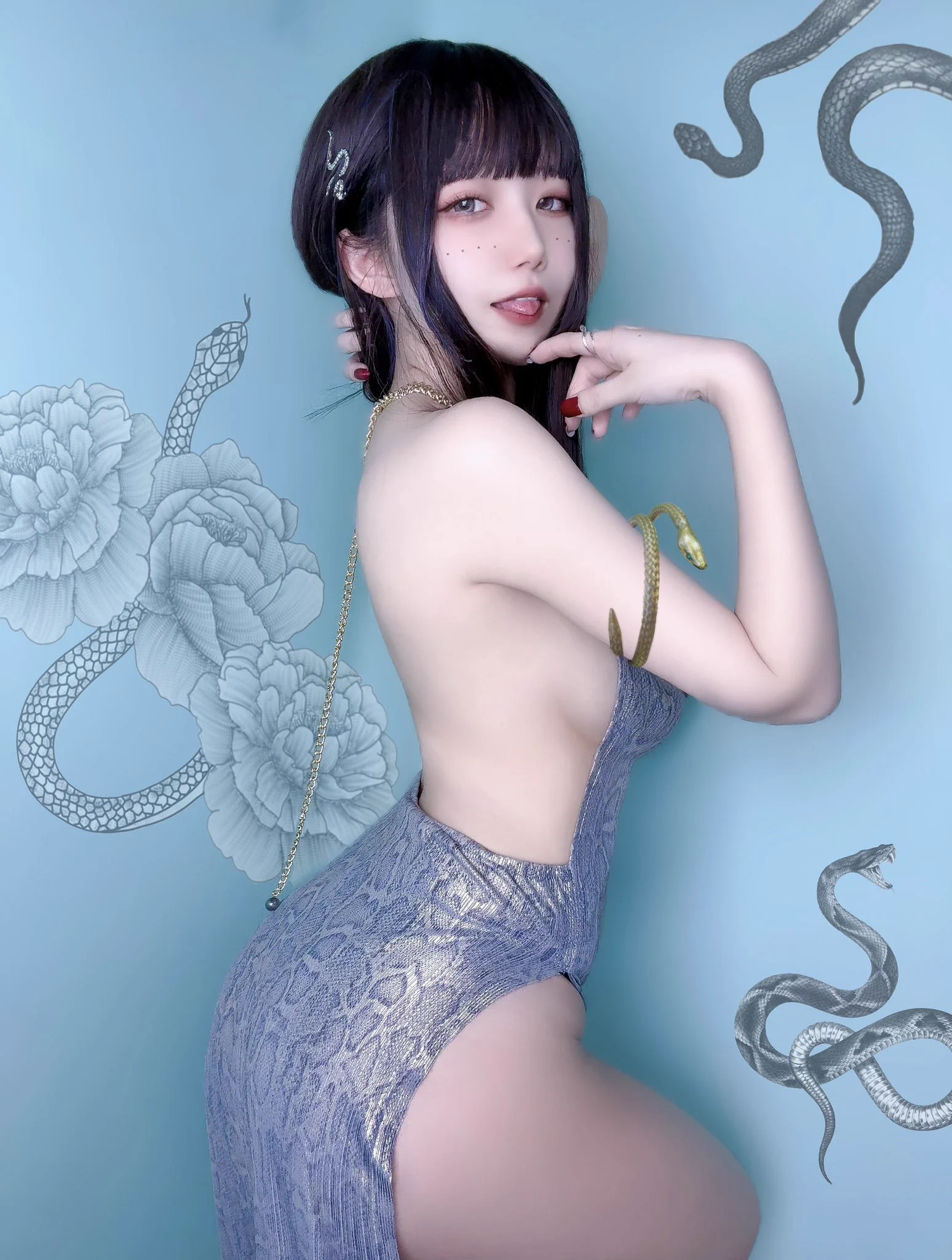 2025年もよろしくお願いします💋🐍 https://t.co/Q2vcszQ6Fd