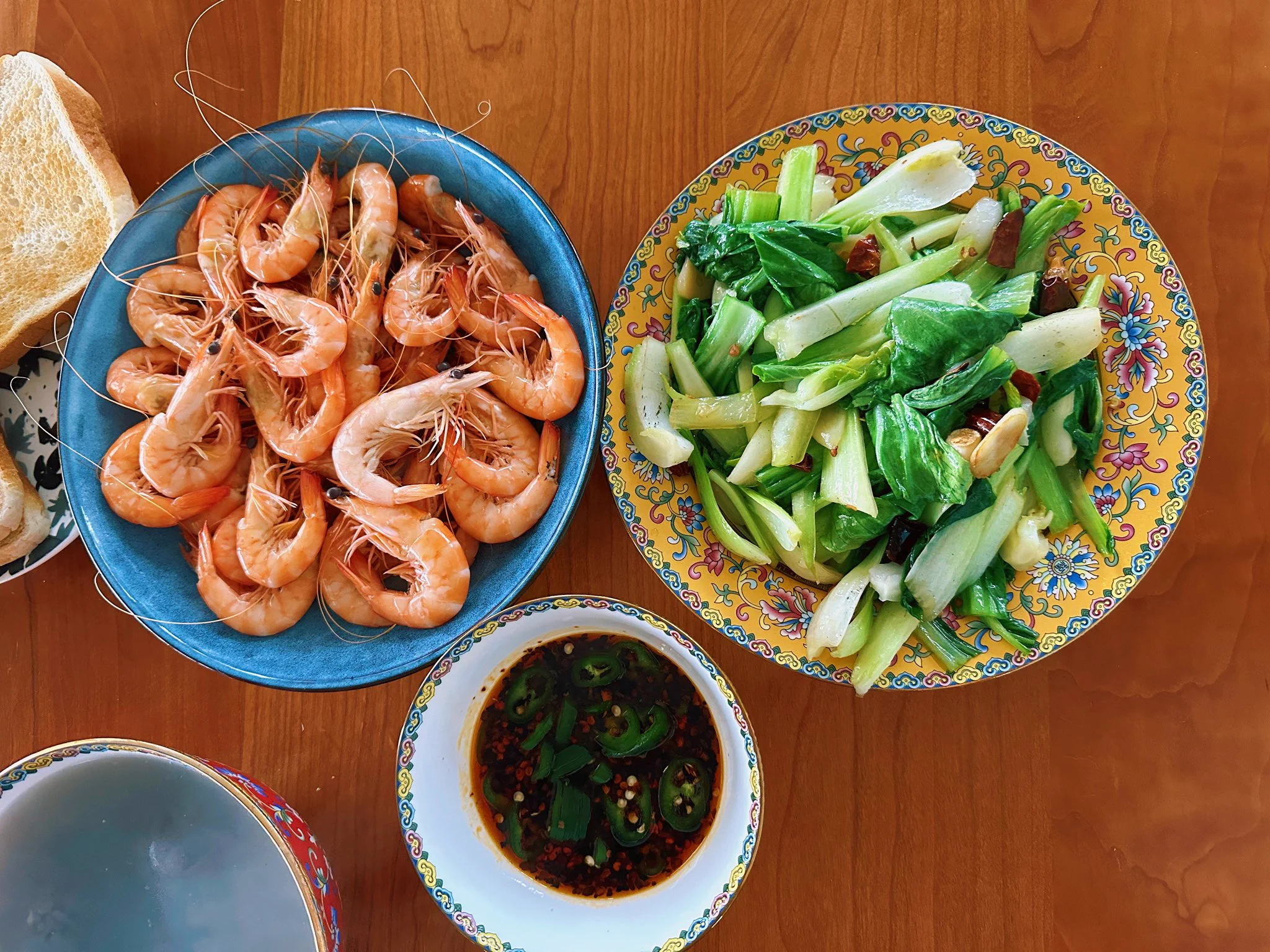昨天抓的一虾，搞了一盘。😊朋友一起去的，他没要，都给我们了😉🦐🦐 https://t.co/P7splwGb86
