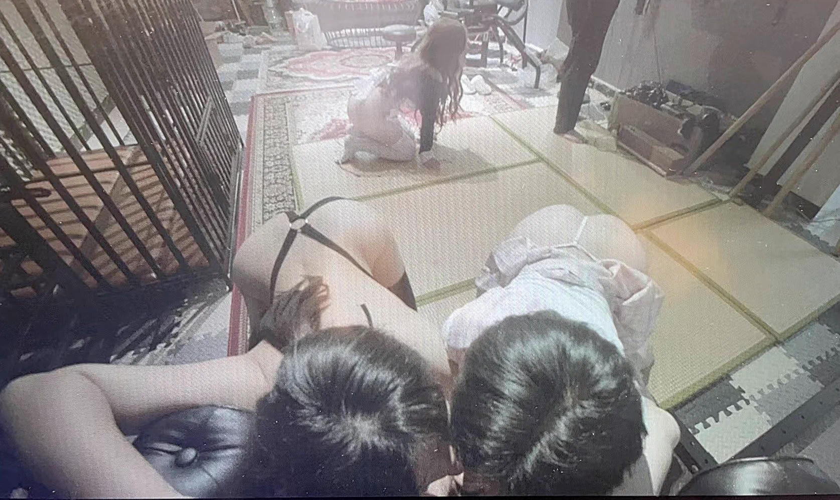 大家跨年快乐不过再快乐，应该也比不上母狗群调的快乐四只母狗的囚禁虐玩新年调教爽歪歪 https://t.co/X7ji8I6hJE