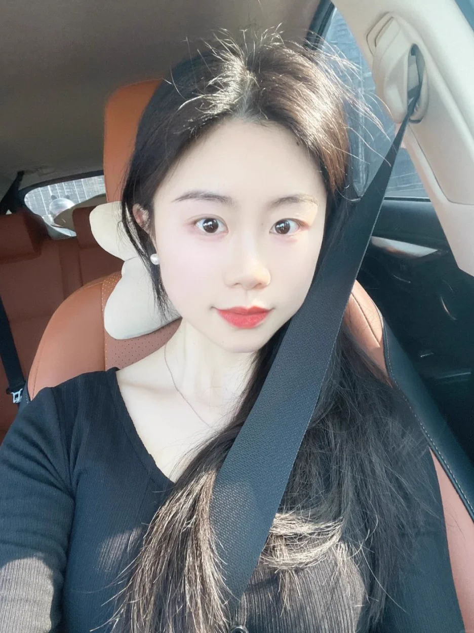 女人永远年轻的秘密，那就是多睡觉，少吃零食，多看报~今天天气真好，出去游玩一下~宝子们，不要太想我哈，想我的记得给我发私信哟，新粉加主页唯一电报，其他的均不是本人 https://t.co/2BnaPkJIdz
