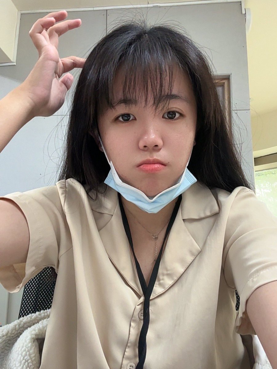 狗狗需要抱抱ಥ_ಥ

剛剛沒注意 頭去撞到櫃子的門

腫了小包包(;´༎ຶД༎ຶ`)

抱抱好像沒用🤔🤣

狗狗今天14:30就下班了🥳

主任說有人要來檢查 辦公室不能有人

趕大家下班🤔沒有人是要檢查什麼🤣 https://t.co/uF79qi48NK