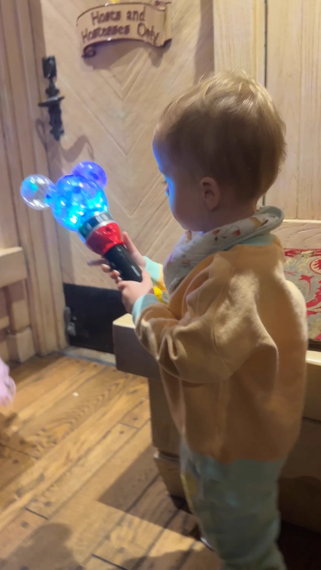 Disneyland with the entire family ✨ Most magical place on Earth! https://t.co/RZdXn8ieEd