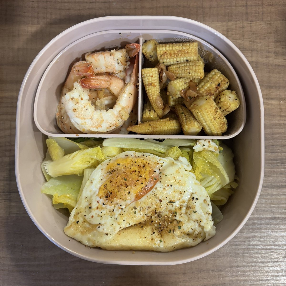 自煮日記？同事給的玉米筍甜到很詭異，吃了2個禮拜的壽喜燒，又換成好市多蝦蝦了 https://t.co/bK6HsH42vt