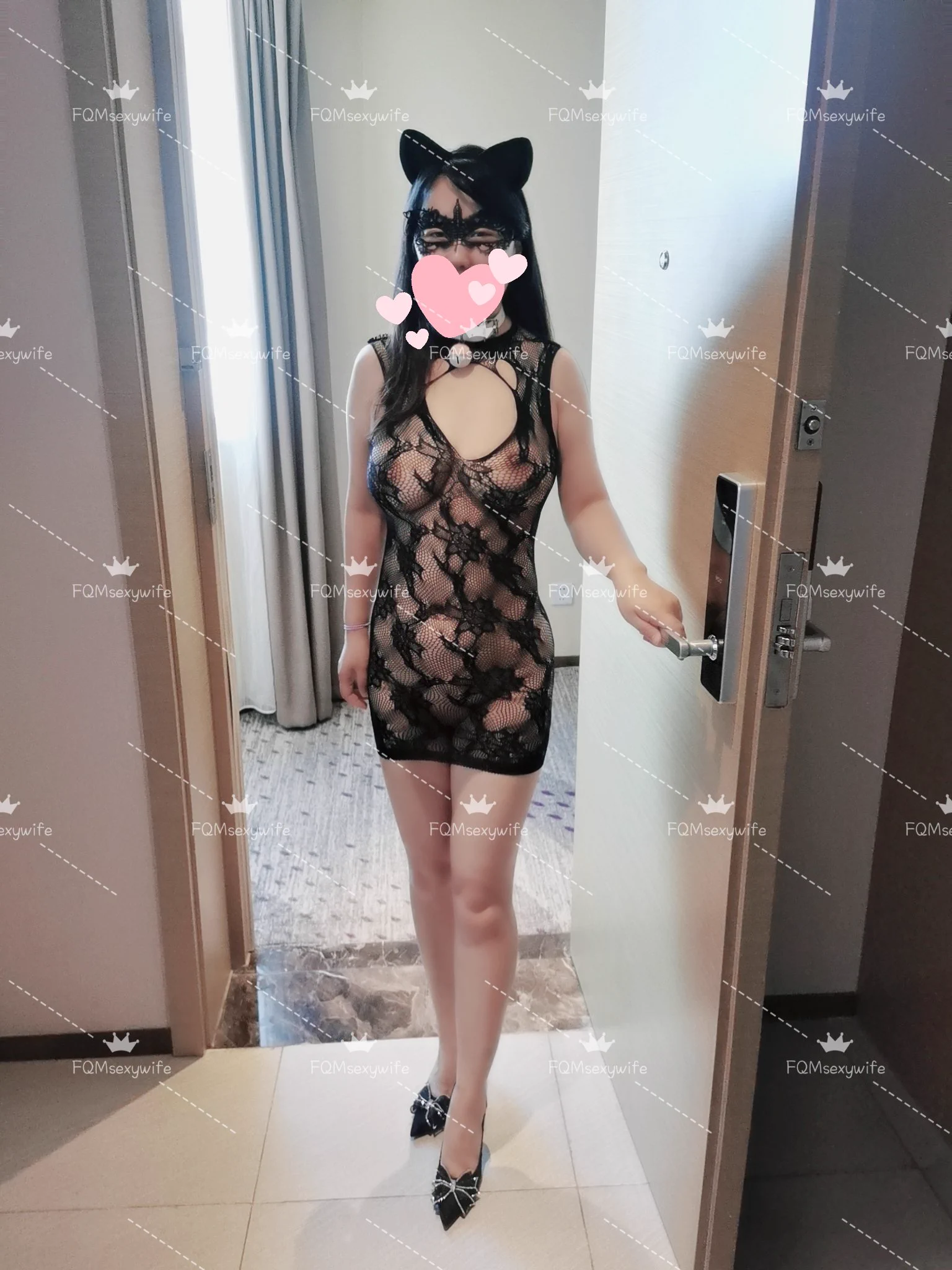 ——先生需要服务吗？——您先稍等一下，我先补个妆——主人我来了，我一定会让您舒服的——我没带包，就把小费塞进我的骚穴里吧。记得下次再来找我。 https://t.co/O7sMaONWUG