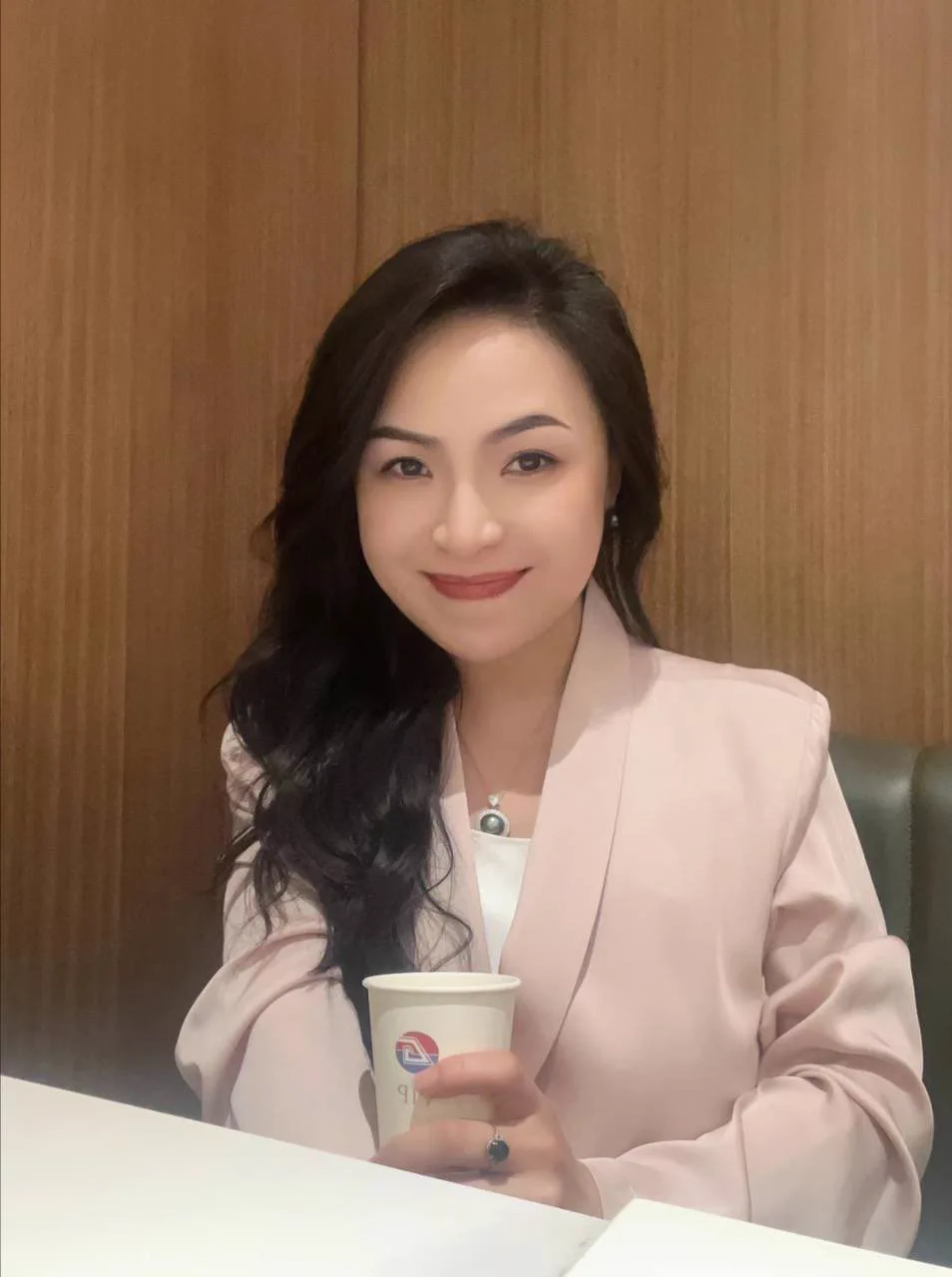 推荐一个刚来X的闺蜜给大家，是一名反差少妇，性感妩媚，思想开放，不受世俗的约束，老公长年在外国，只能靠看片来排解内心的空虚 约的话下方有联系方式推特号；@EvelynJohn16374电报；https://t.co/vF301XNIbo暗号；见 https://t.co/myxAVoRteF