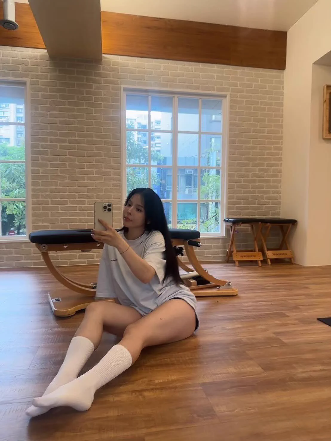 這裡有沒有腿控啊#留言讓我知道你 https://t.co/xgpM7rUrxp