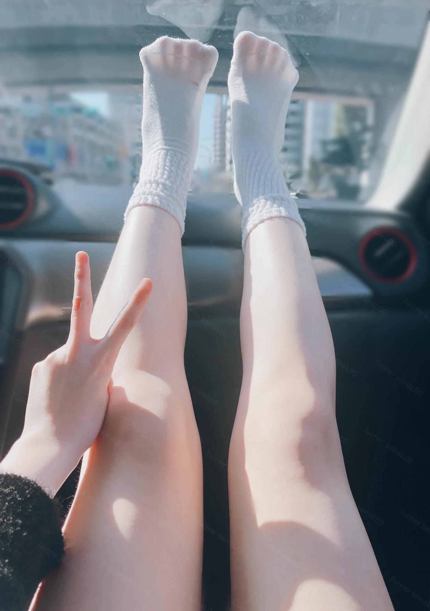 今天天氣好到小白的襪子都透光啦！！快點出來玩°*.\(*´∀`*)/.*゜⸜(*ˊᗜˋ*)⸝ https://t.co/7wrESvQRJL