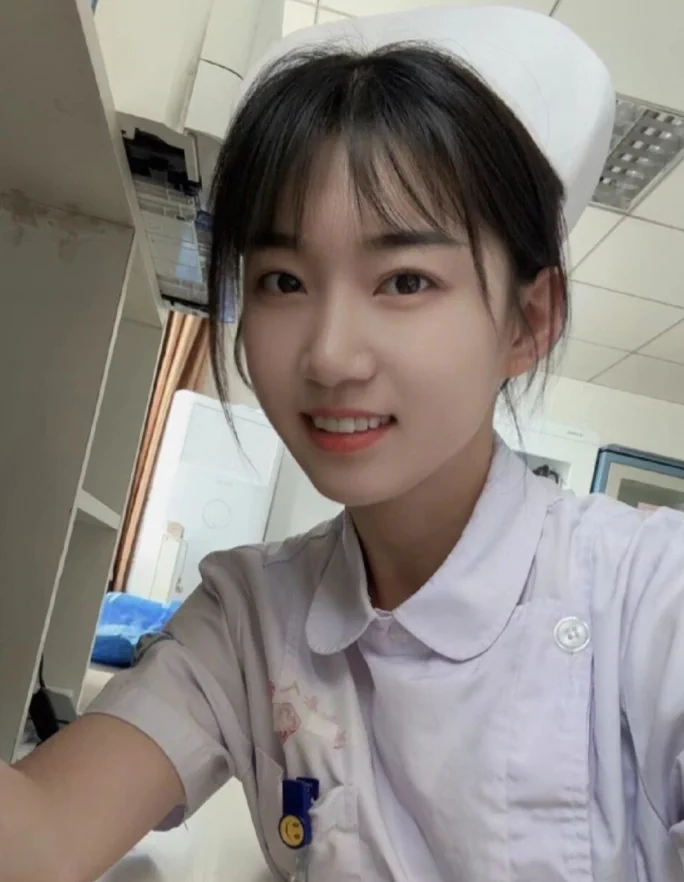 下班了就是主任的玩具，他想射哪就射哪🐶好想让粉丝来医院找我做，那样跟刺激📷主页有联系方式 https://t.co/Q53njcKS6f