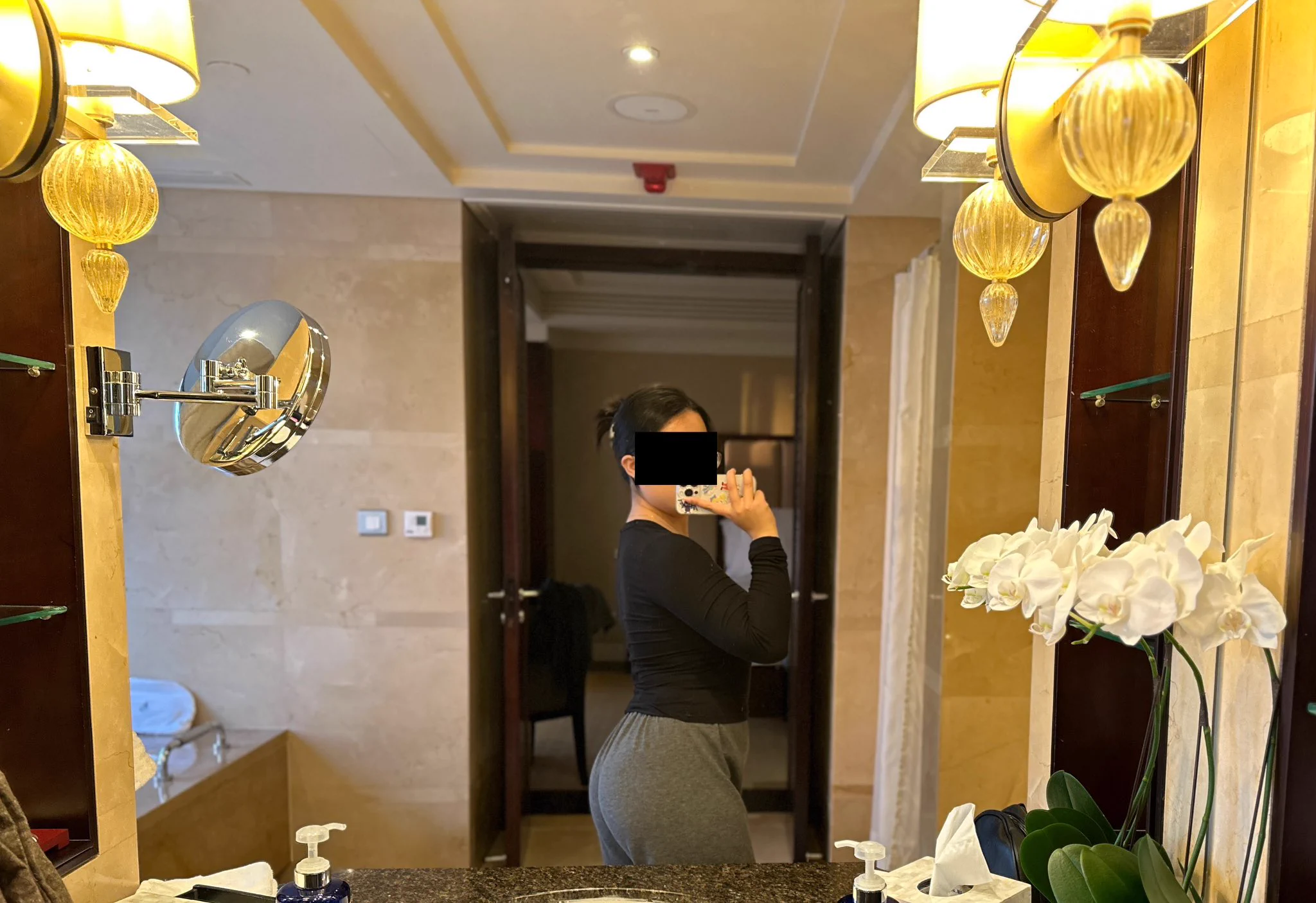 翻到前段时间的照片，我平时确实穿的确实很有性缩力。 https://t.co/reJEaom1lP