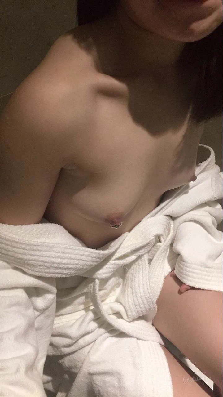 给狗狗新打的乳钉好看吗点赞支持我随机抽一位老板送原味内内一条如果你也想有一只属于自己的小母狗或者想参加线下活动的老板可以看我主页私聊我感谢转发@MaecMax｜@GnewHome@WaecMax｜@SnewHome@DaecMax｜@QnewHome@GaecMax｜@DnewHome https://t.co/RLZjrvNmZ5