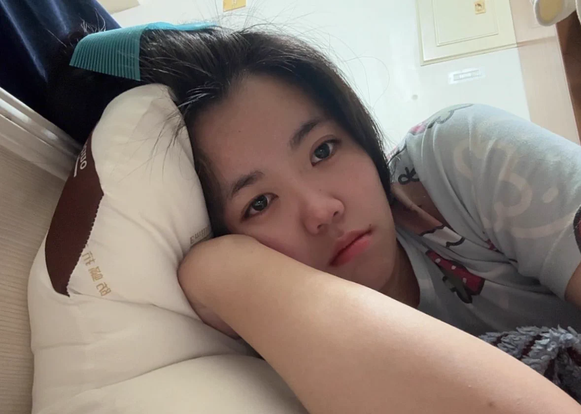 誰還沒睡覺覺～～狗狗失眠中～有沒有要一起失眠的😆😆給狗狗唱搖籃曲🤣🤣 https://t.co/1pufyVLQr2