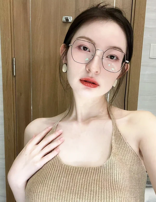第一次发推 就连毛毛都是爱你的形状 谁能一次让我爽个够?? https://t.co/hEV5Zer6Wm