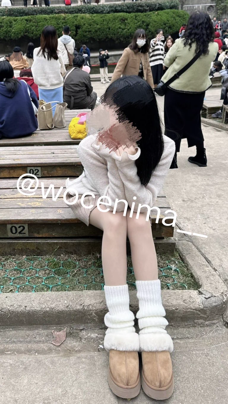 不知道老师花大几百买个棉拖鞋干啥 这就是品牌效应么哈哈 不过拖鞋是真的香 套在里面也很舒服 没一会就射在里面了 希望你穿这个别穿袜子奥 胶图已更新在群里 #扫楼打胶 #扫楼 #打胶 https://t.co/wV0XB9Rpjv