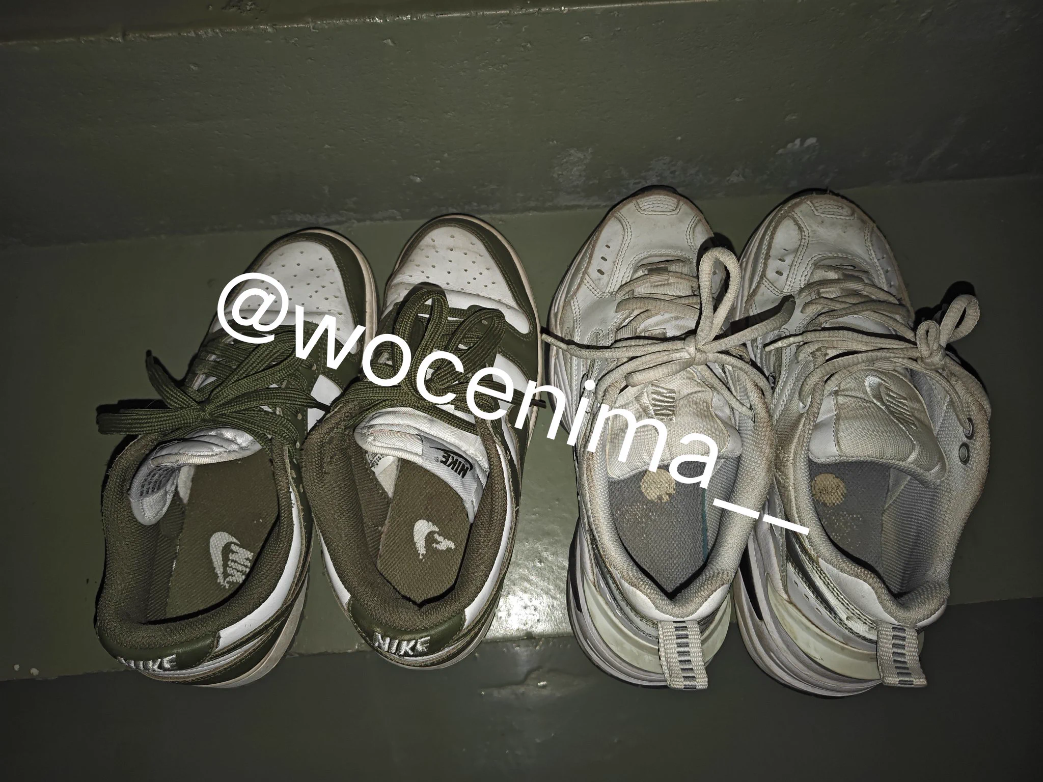 老点转悠一下发现新鞋 原来是女大学生放假回来了哈哈 两双nike都香香的 门口的长靴更是香 不过对长靴不太感冒哈哈 最后还是射在nike里面了 #扫楼打胶 #扫楼 #打胶 #长靴 https://t.co/cmrxHkgW9A