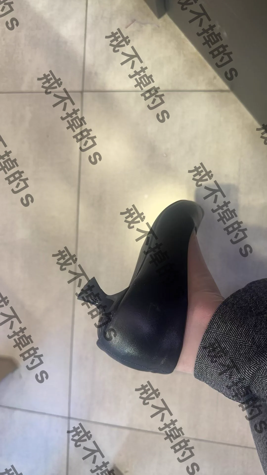 #专柜收丝 短肉几把套子到了，正常工作时间穿的，马上过年了不留尾货，活动买四送一，买六送二，爽快的买多的送柜姐在柜台里自拍丝袜脚视频，需要的联系图2出双工作鞋，送图片里的丝和完整视频。 https://t.co/AtjtNlCOFP