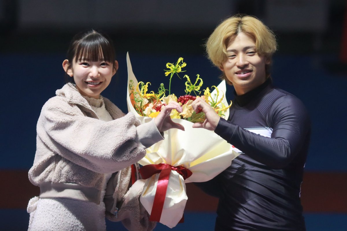 トークショー、そして表彰式で優勝した山口拳矢選手に花束贈呈をさせていただきました🚴
山口選手、優勝おめでとうございます💪
ご来場くださった皆様、今日はありがとうございました✨
⬇️お写真ありがとうございます✨

#たちかわ競輪
#鳳凰賞典レース https://t.co/xkRLsSD4p8