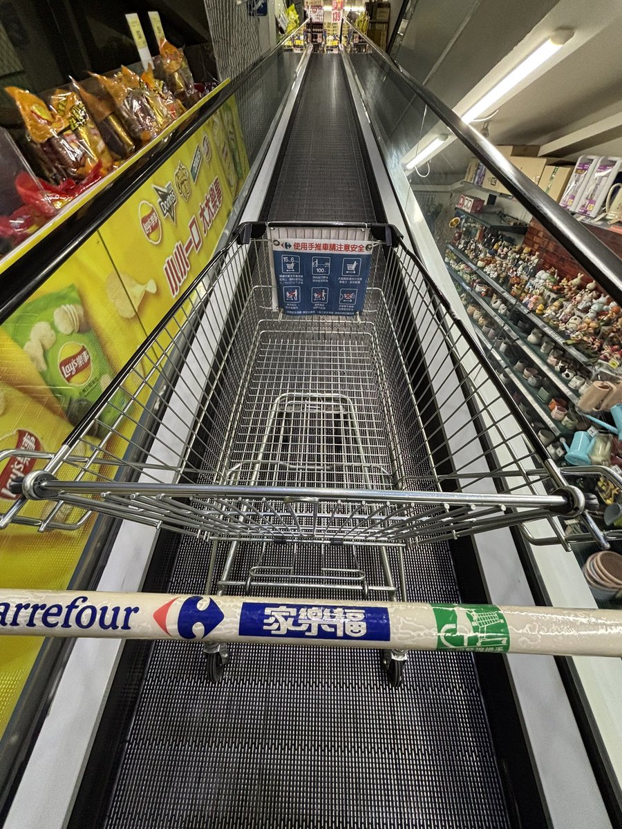 半夜突然很想捏黏土
直接行動派出發家樂福

結果選擇超少 打算明天再去文具店買

（半夜要買到黏土是不是太強人所難）
（我超怪咖-.-） https://t.co/fGLQUO61Yb