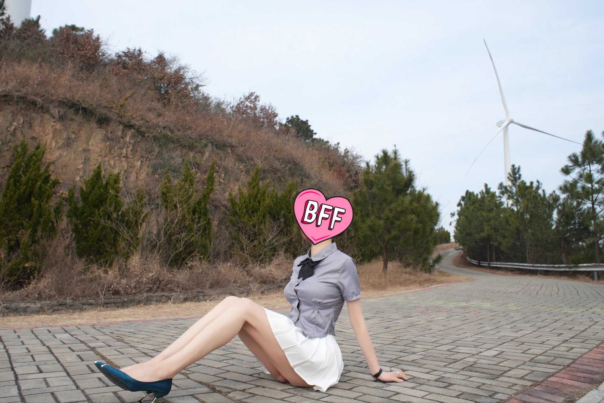 白色百褶裙+真空M字腿，清纯和淫荡集于一身。@007share @wqganenshi_ @Public_Catgirl1 @luchu888888 https://t.co/ZdxHp90OdW