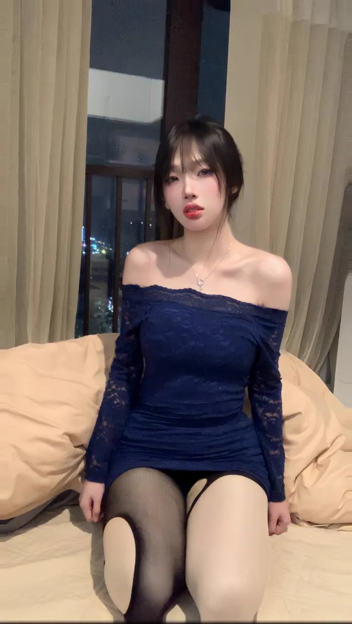 超高颜值极品美女长了一张少妇的脸，完整版在主页置顶电报群冲冲冲！@007share @wqganenshi_ @eggroll_tea https://t.co/cAB56tAQuA