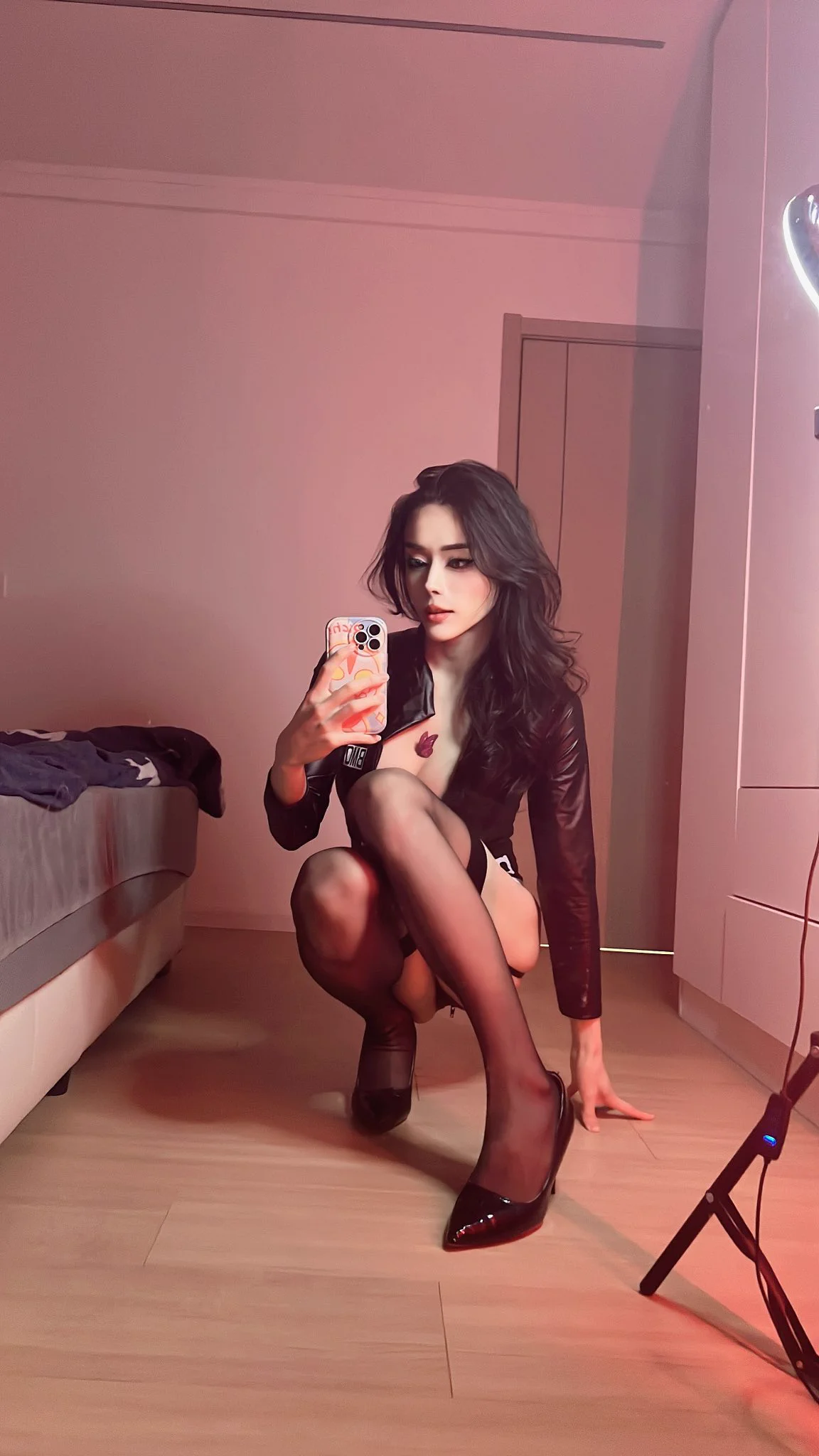 都说看我照片像女王S👸对不起 我真的是实打实的小女人👩适合在家带孩子做饭那种从某种意义上来说 也属于一种反差#上海ts https://t.co/IIHsRbqBYa