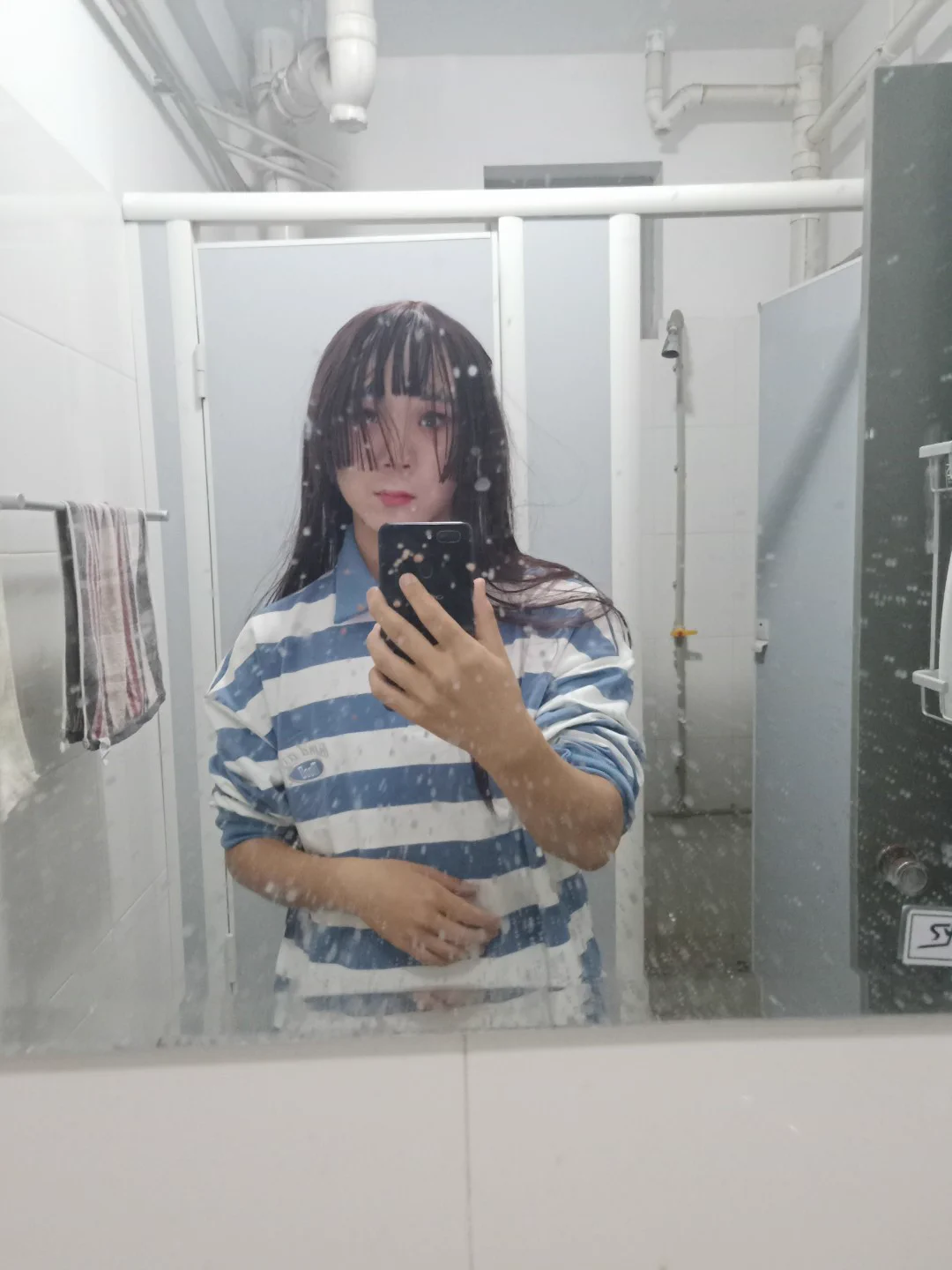 所以哪有男娘一开始就好看的呀图一：19年刚刚读研，女装3个月图二：25年 研究生毕业 工作三年半 https://t.co/p1xU8ZK3NH