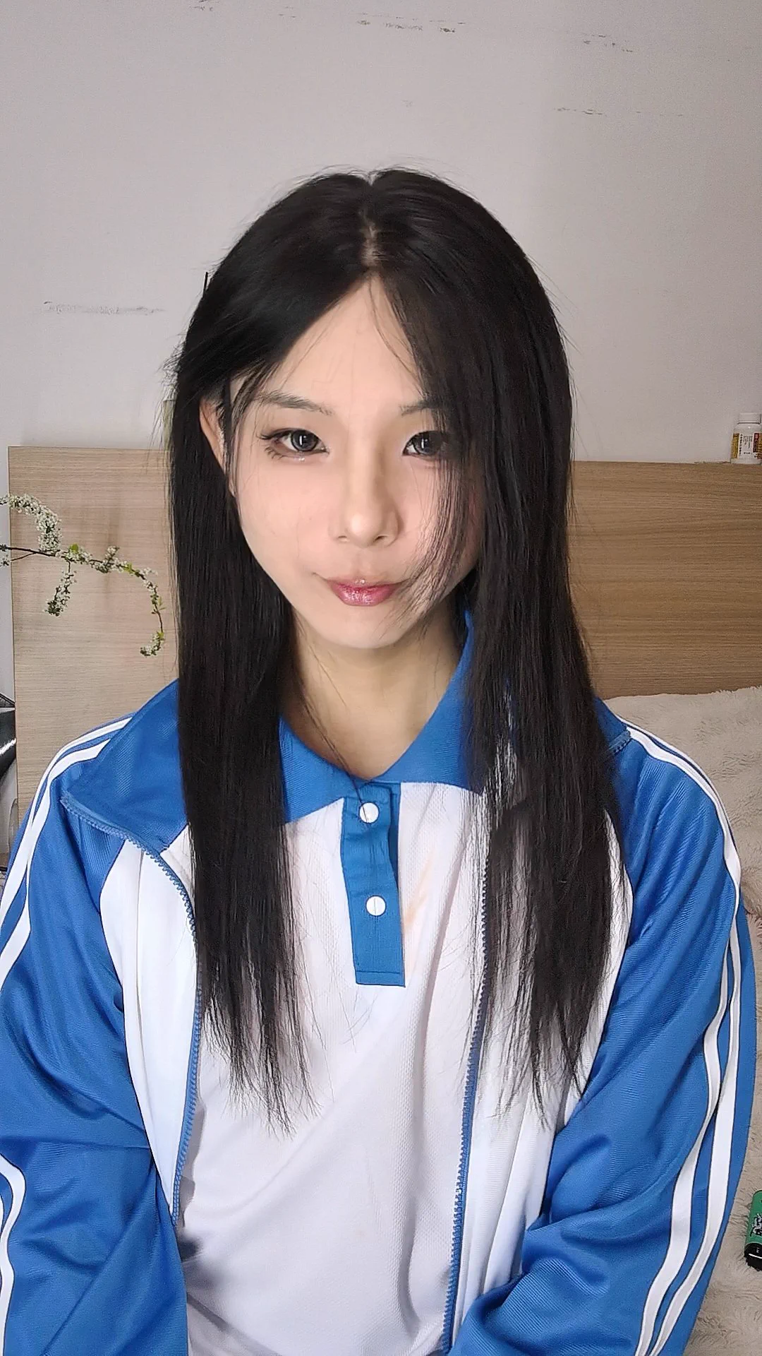 所以哪有男娘一开始就好看的呀图一：19年刚刚读研，女装3个月图二：25年 研究生毕业 工作三年半 https://t.co/p1xU8ZK3NH