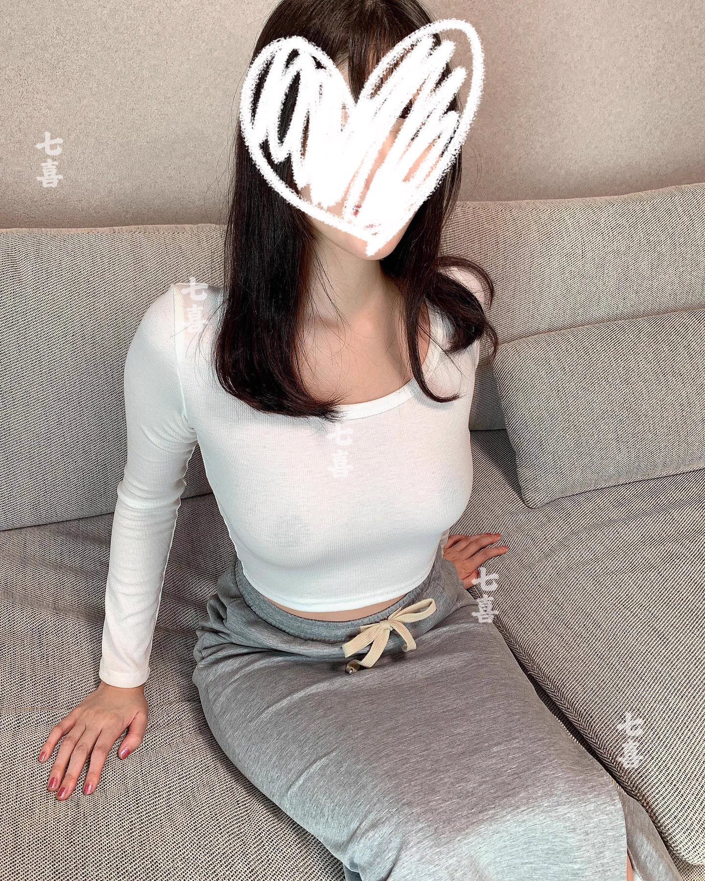 在平淡的日子里多吃点甜的吧🍬😋#美臀 #美腿 #美足 @ToBulaer @007share @Nicismeee https://t.co/xNVZGz0zTD