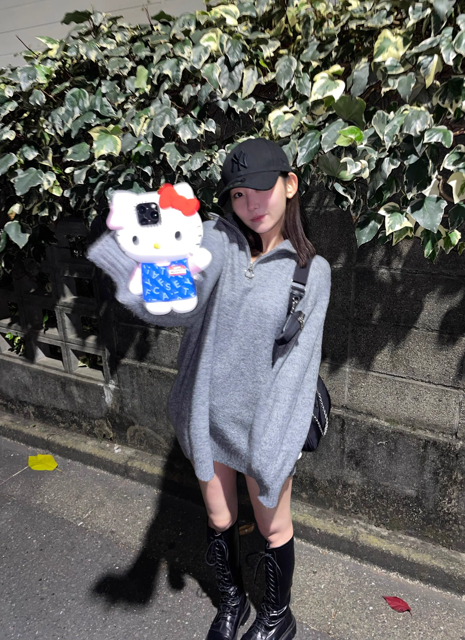最近お気に入りのでかでかキッティちゃんケースもはやお人形並にデカいし重い🫠可愛いでしょ~ https://t.co/dh7k4uxc51