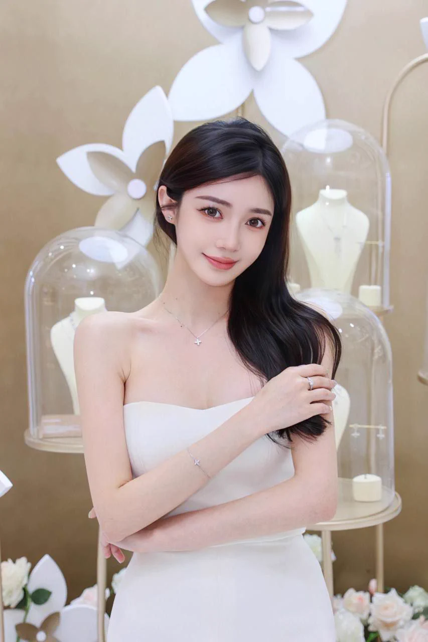 #上海短暂🐝极品178超模皮肤光滑白皙 五官自然精致 凹凸有致 气质洋气 可纯可性感长期健身瑜伽 兼职不常在 只见素质朋友全球万人交流群 https://t.co/PJYSAB1AQL https://t.co/9XA4X8MBQP