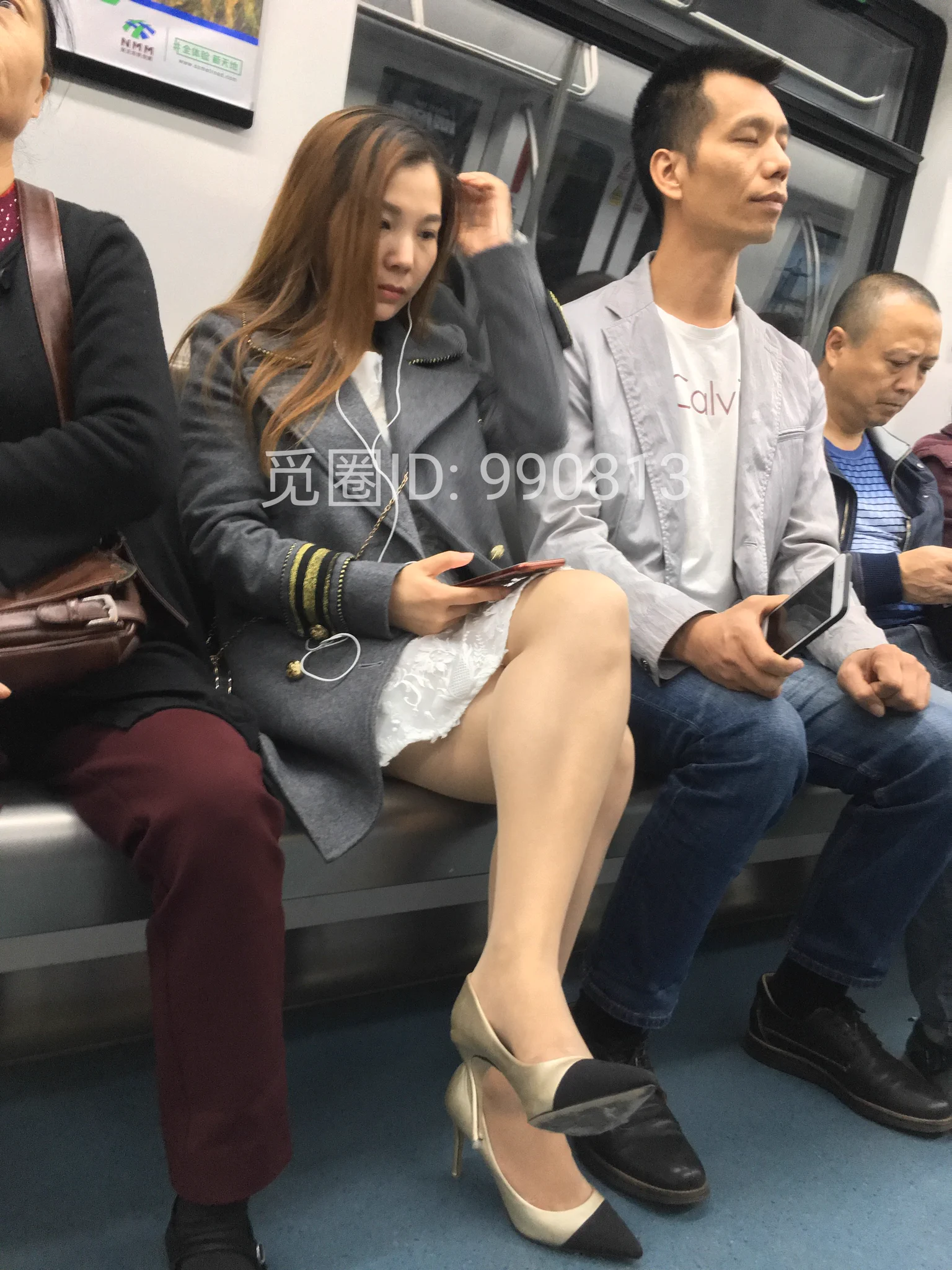 下班的肉丝高跟白领#肉丝 #少妇 https://t.co/kSFb9t0JQW https://t.co/OlS5d7pgPX