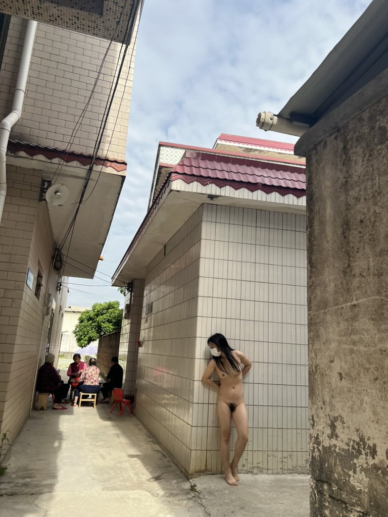 入村
#人前露出 #骚逼 #反差 #露出 https://t.co/YBcNAo3fWg