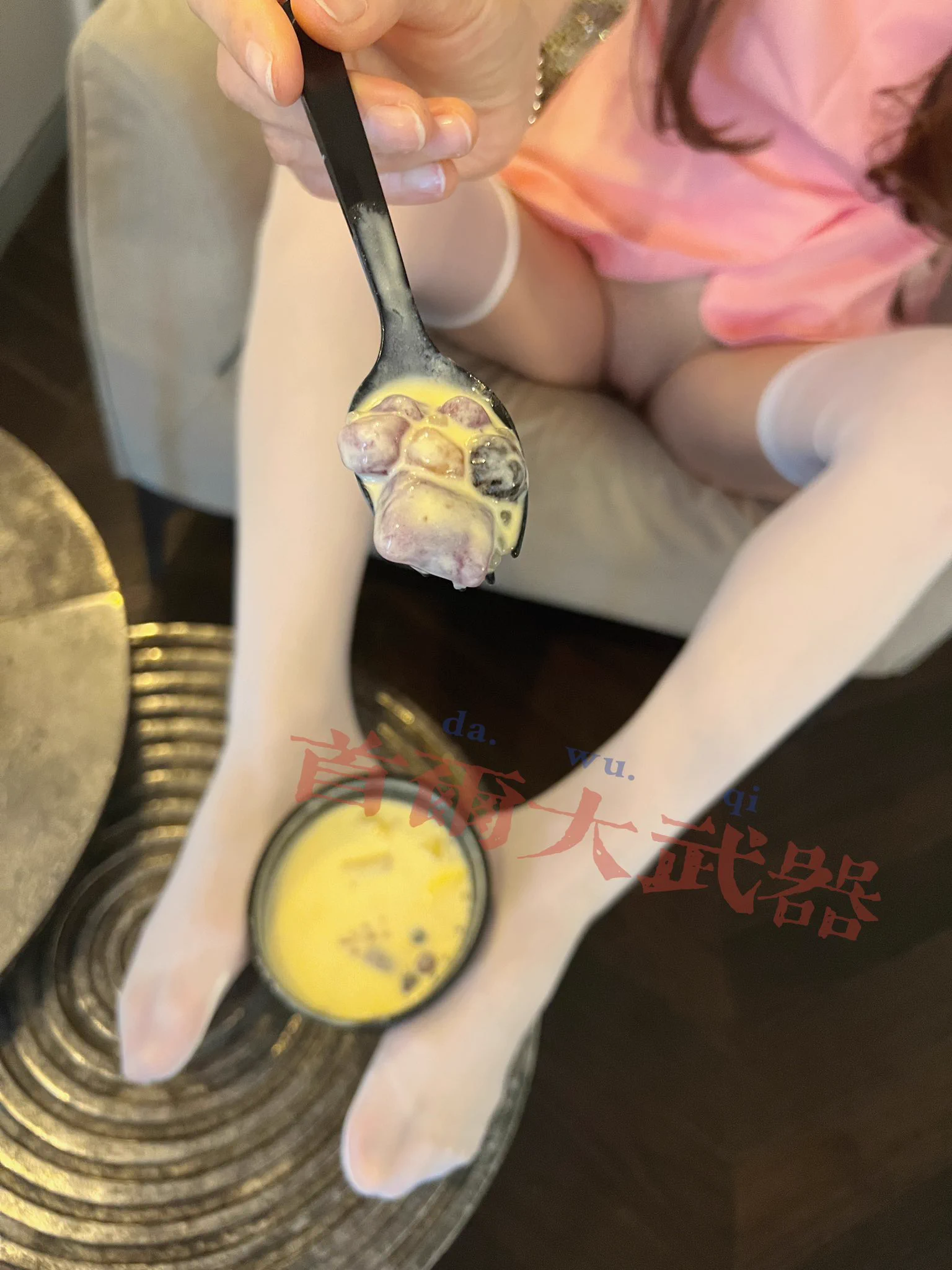弟弟，你眼睛在看哪里呢？ 来，张嘴，姐姐喂你吃怎么还流口水了呢不喜欢吃水果捞吗？进飞机群，来告诉姐姐你喜欢吃什么？姐姐都可以给你吃本日群内已更新 【大量】照片+视频进飞机群来看吧一次入群、终身会员，男人的秘密花园 https://t.co/67hsbI1AOz