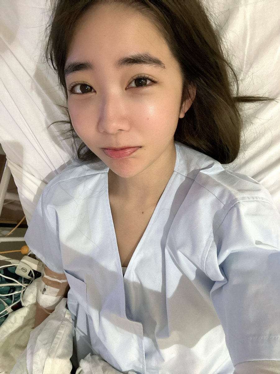 入院2日目。

今までは携帯いじるのも出来ないくらい辛くて苦しかったけど医療の力で少しずつ回復してきてる（と信じてる）ます！

ご飯も1週間食べれてなかったのを早く退院したいから無理やり食べるようにがんばってるんだ！

悔しくて涙止まらない時間もあるけど絶対早く戻るんだ！

携帯見れる時は更新するようにするね。