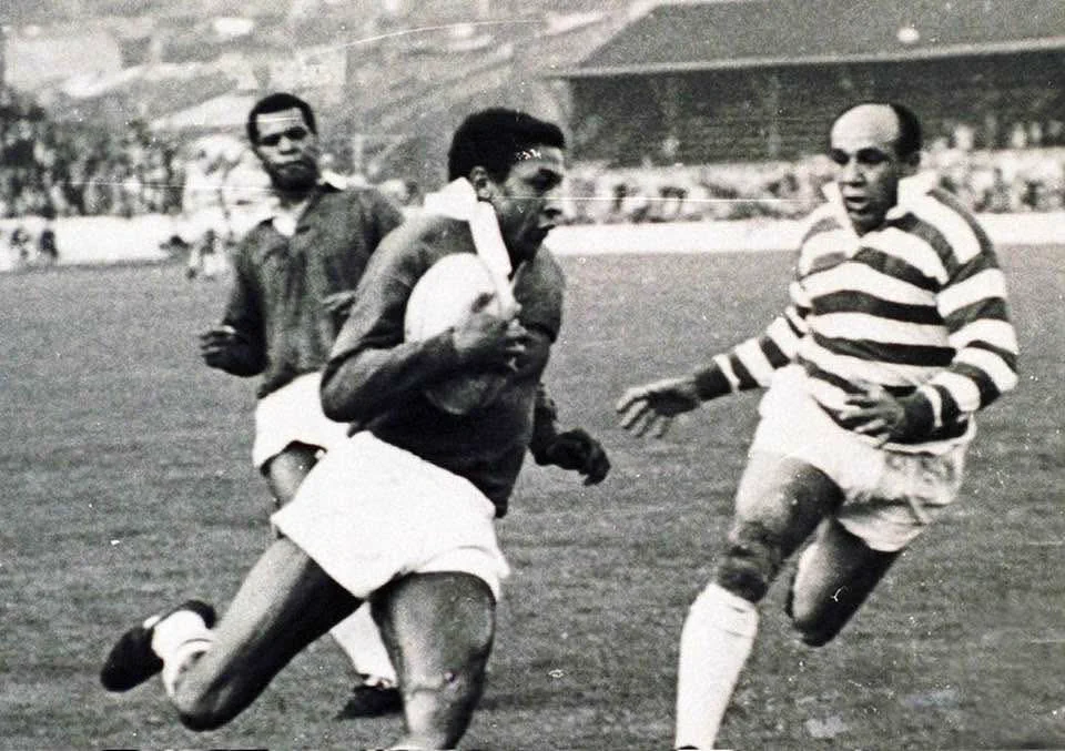 Three legendary Cardiff boys in this photograph with Hull KRs Clive Sullivan and Colin Dixon with Wigan’s Billy Boston. ⁦@WalesRugbyL⁩ ⁦@RLCares⁩ ⁦@WiganWarriorsRL⁩ ⁦@hullkrofficial⁩ ⁦@ciacsRFC⁩ https://t.co/mmN2AMsTpD