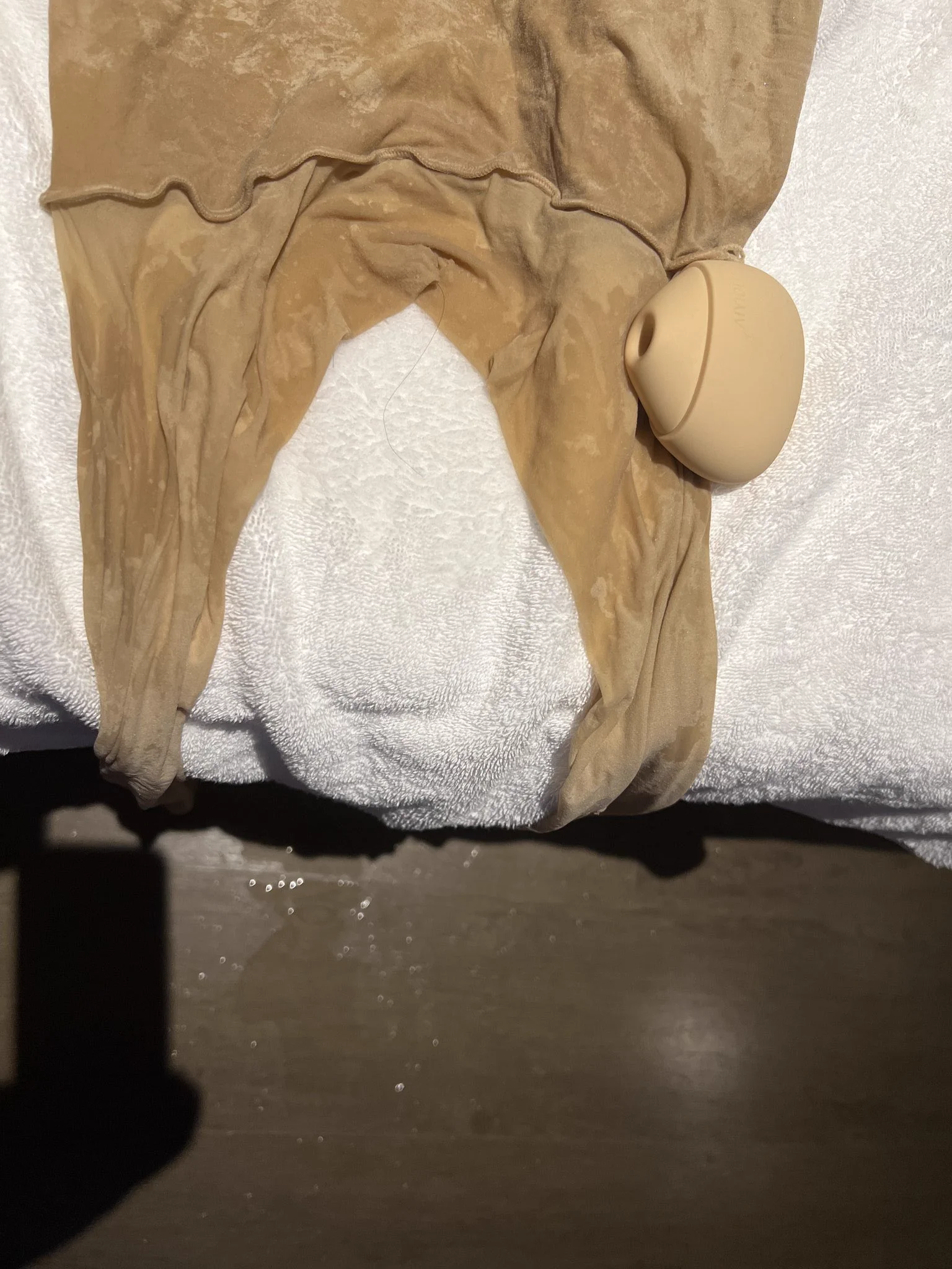 让你们看看30岁人妻的欲望一个小玩具就已经流水潺潺😜有没有想要试一试？年前最后约下。#淫妻 #丝袜 #人妻 #湖州 #杭州 https://t.co/KX0sELFFTq