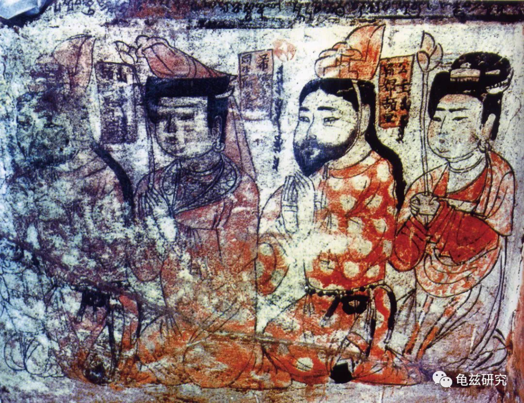 😍😍Nestled in Kucha city, #Xinjiang, the Kumutula Caves are a treasure trove of Buddhist art. Influenced by Tang Dynasty (618-907) styles, the murals and statues blend Gandhara, Qiuci (Kucha), Han Chinese and Uygur aesthetics. Remarkably, some cave inscriptions feature donors' names in Chinese, Uygur and Qiuci scripts, reflecting a rich cultural exchange. #DanceWithMurals #ChineseNation #Chineseway @SceneryofChina @DunhuangAcademy @ExploreXJ @DNeilSchmid