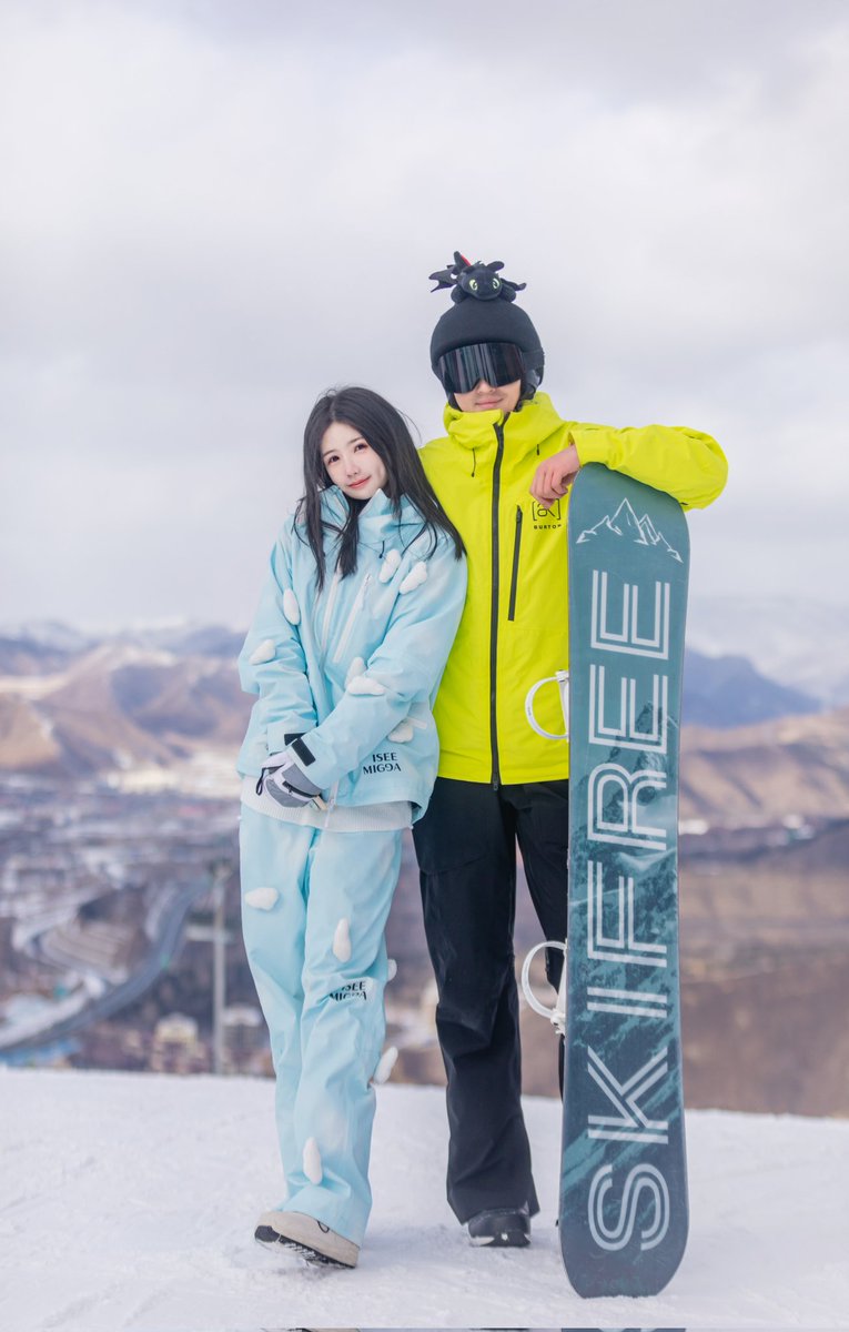 和门槛哥滑雪去咯～ https://t.co/UmRsu75xk3