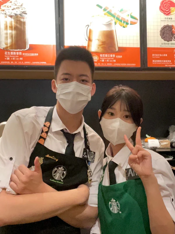我操了，我他妈推特.....被同事看见了....怎么办怎么办 https://t.co/tdNL6xgn0q