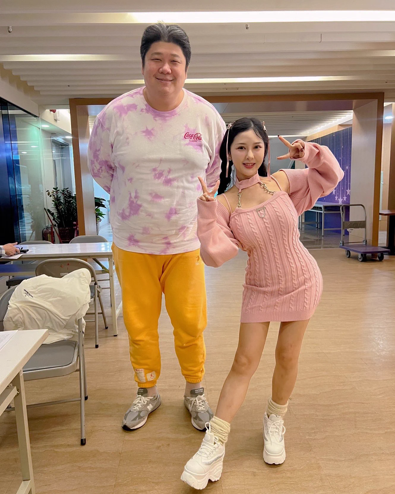 今天當小跟班來中天電視節目現場第一眼就找哈孝遠合影 😙這才是真正的最萌身高差💕💕喜歡小隻馬的娜娜嗎？🥹🥹#當小矮子遇上大高個 https://t.co/aQmepeUn8n