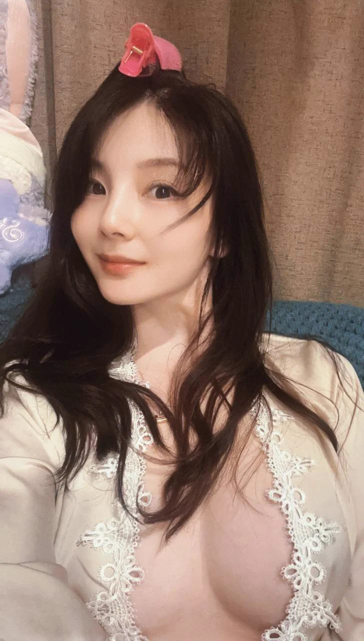 凡是给 这条点赞的，全部送私密照，私信自取😁 https://t.co/iEiZr3g9Y2
