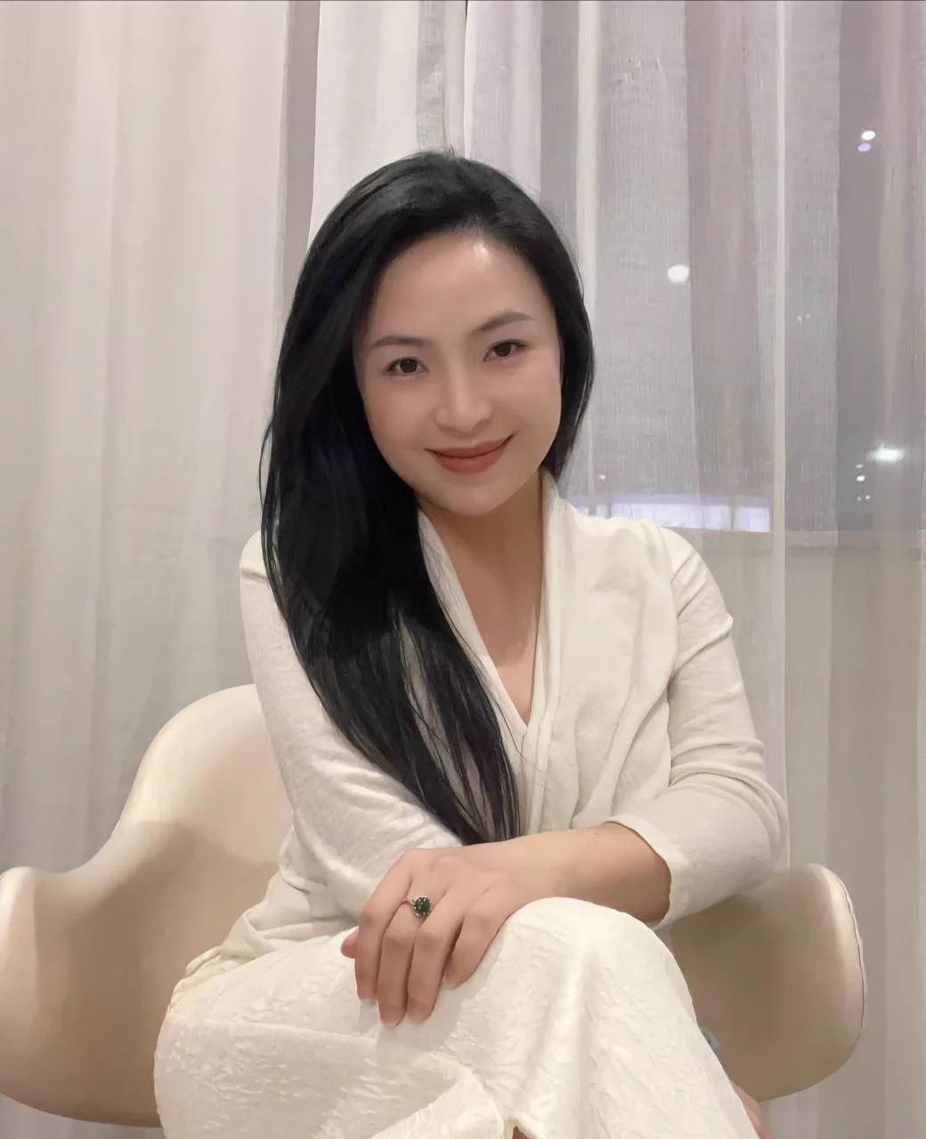最近这个翘腿的毛病习惯了，背着老公约了一个超级厉害的推友 ，对推友的持久度、力度、速度，都基本满意，是一次不错的约会，对不起老公. https://t.co/8tJiLIK2oH