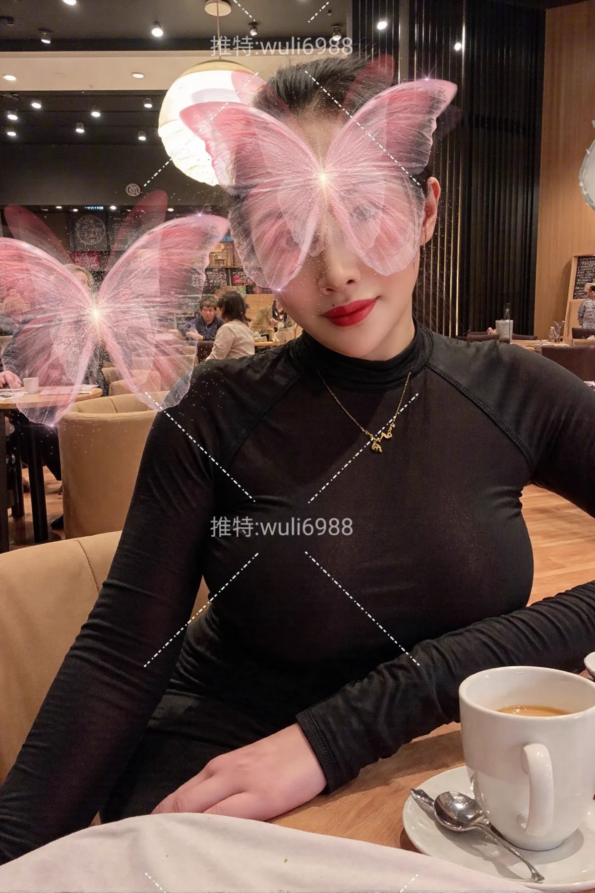 和一个朋友聊点事，晚上又睡不着了，给我点杯咖啡，瞎搞，嘻嘻 https://t.co/PlF01lOwTd