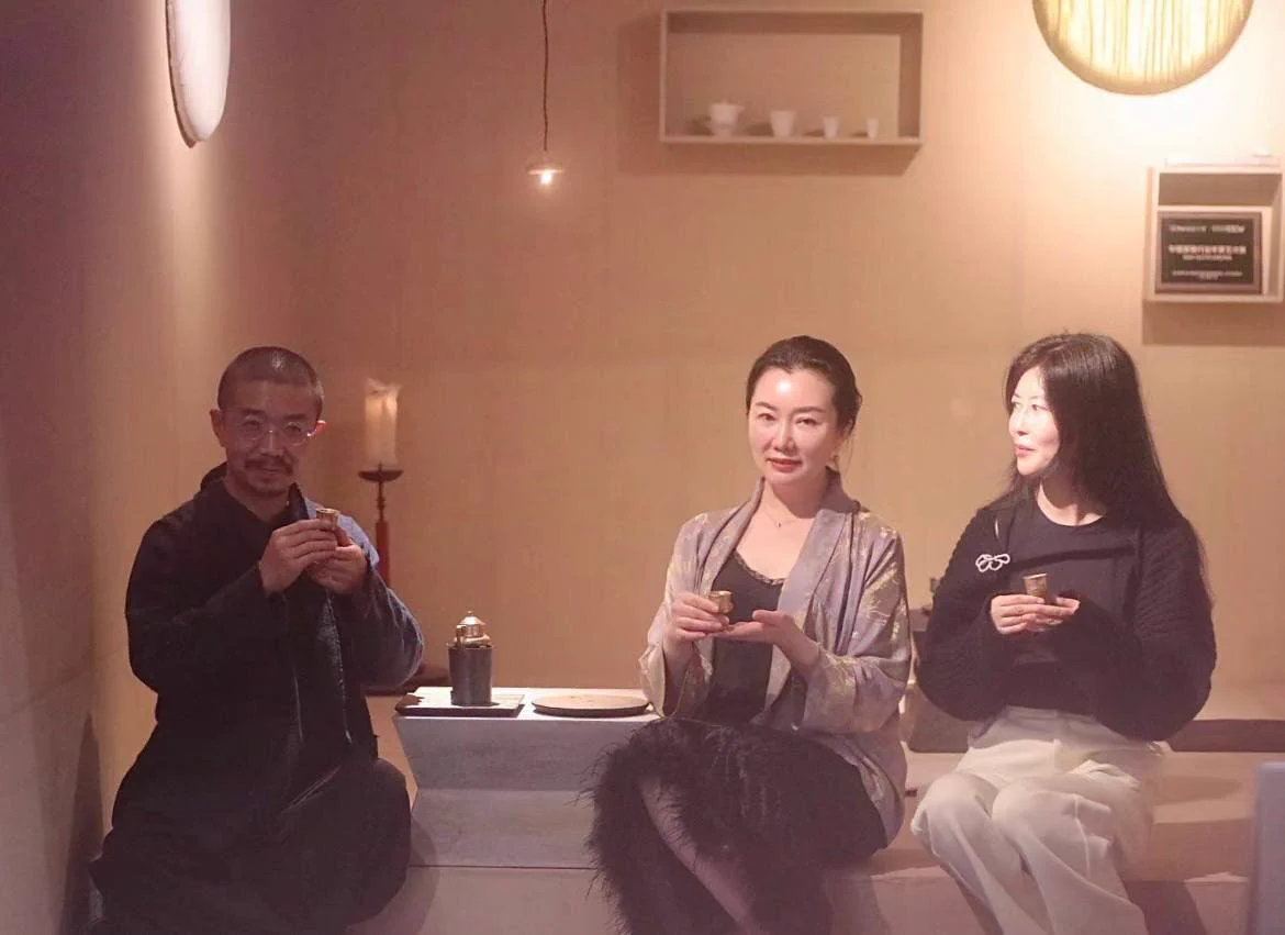 一直觉得泡温泉就该去私汤，不用像公用的那样还要穿衣服裤子才能泡一点都不舒服，泡温泉就得衣服裤子全脱了泡着才舒服，再和朋友喝点小酒就更美妙了 https://t.co/oI7ufZ8JGf