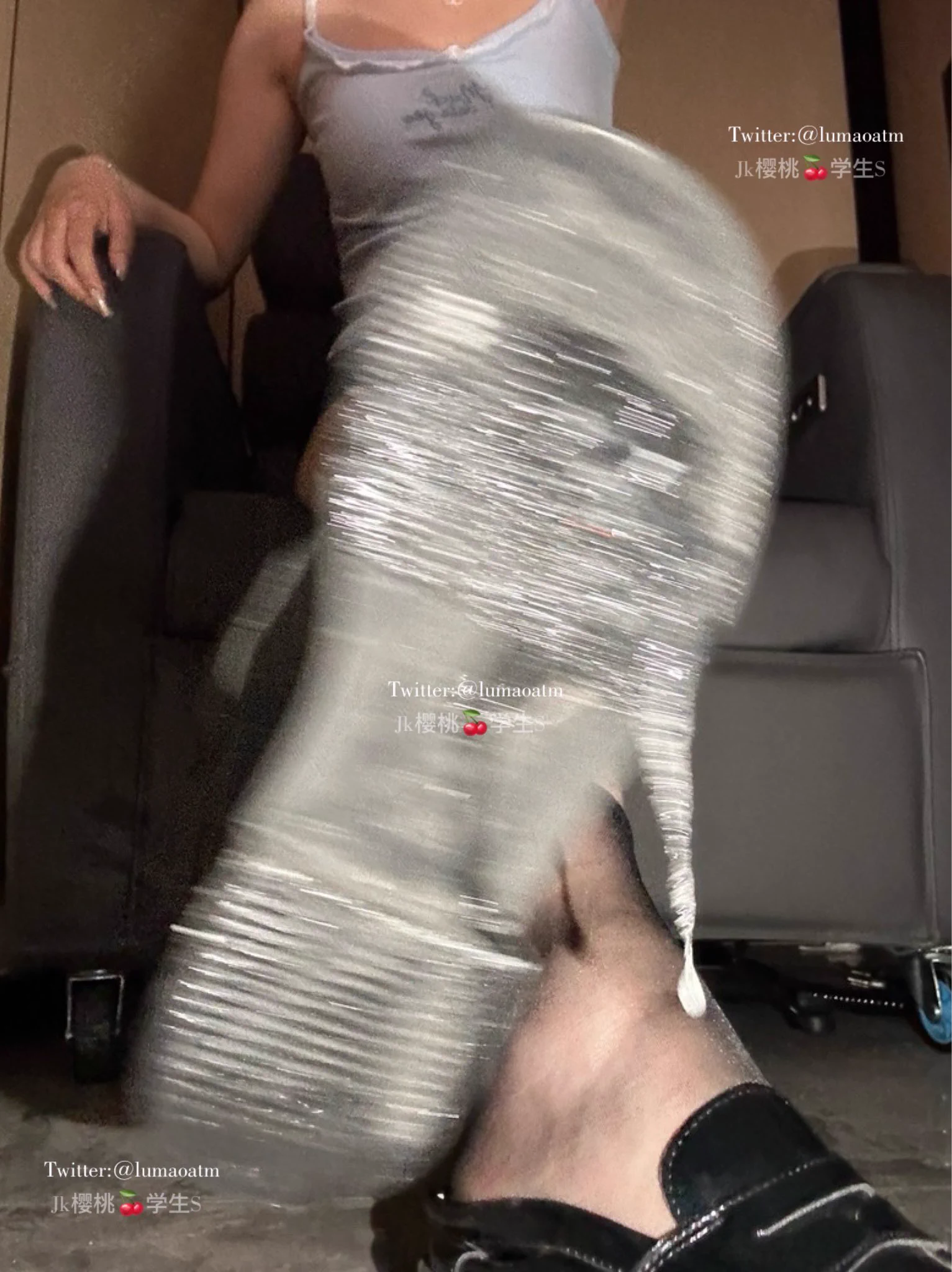 吐在地下的浓痰口水被主人jk皮鞋踩着一抬脚还拉丝了鞋底脏死了，还有主人的超薄短黑丝臭汗脚@MaecMax @QnewHome @WaecMax @SnewHome @DaecMax @DnewHome @GaecMax @GnewHome https://t.co/AQx6rSpOAl