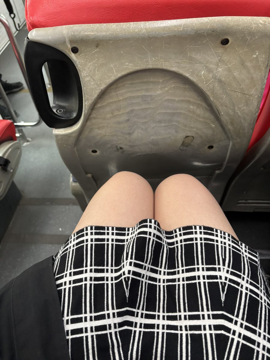 第一次體驗當辣妹
在路上只看到我穿短裙🥶 https://t.co/iXkFDIBwHr