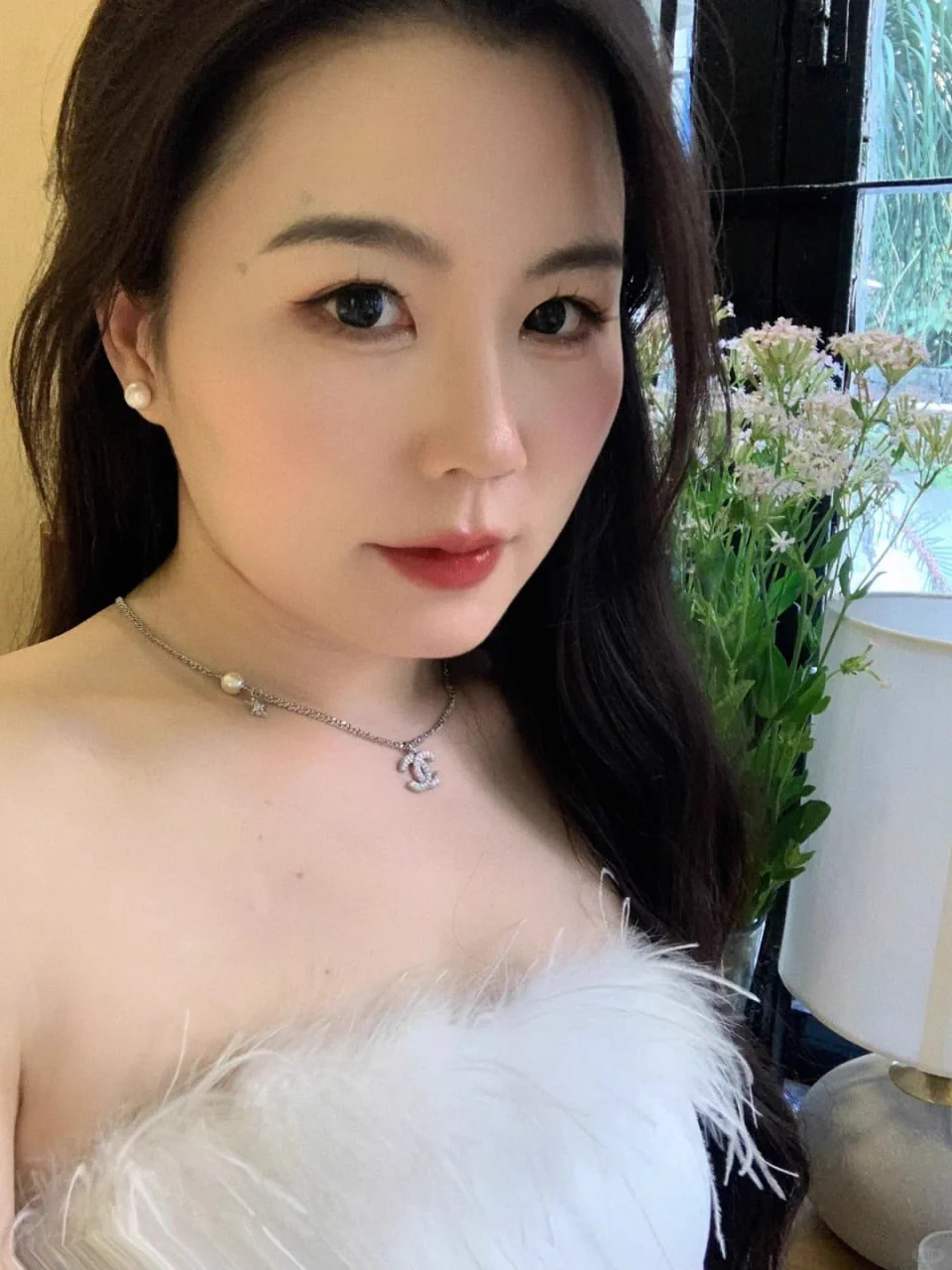 都说男人对毛绒绒的小动物都没有抵抗力， 会喜欢一直摸… 那敏姨今天穿的是不是也很 顺滑～撅起屁股拍照感觉还是有点害羞，但 也幻想着有个人能粗暴的撕开丝袜，拨开内 裤，打着姐姐的屁股把手指插到小穴里… 最近可能是有点太躁动了… https://t.co/Hpb6VmIXnk