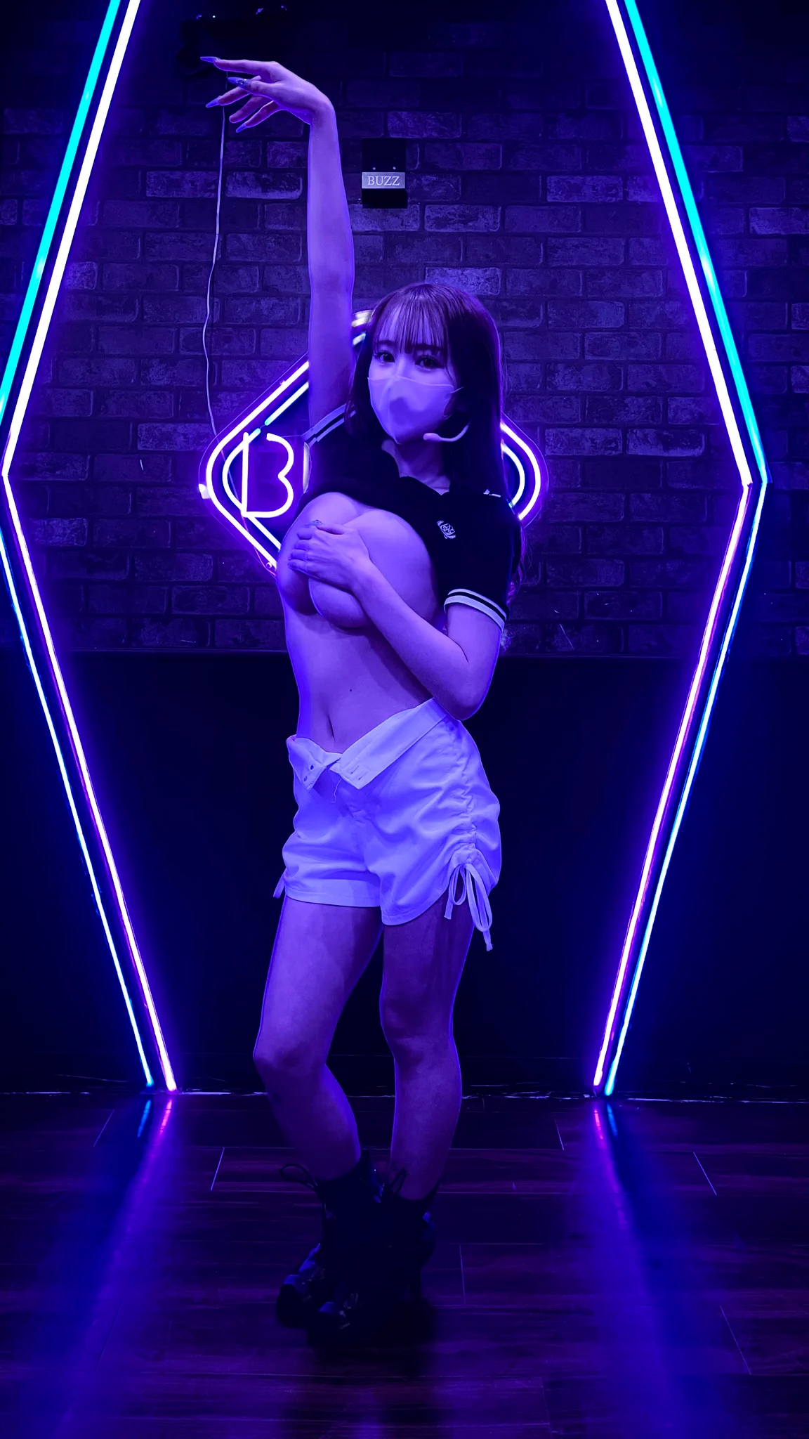 写真長押しして4KでみるとJ杯ダンサーのち〇びが…。 https://t.co/yoid654upX