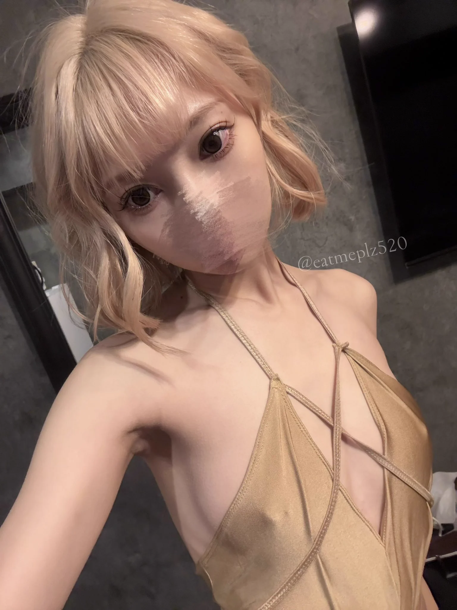早安🥱貧乳真的不適合穿這種衣服😓 https://t.co/b5Glxby202